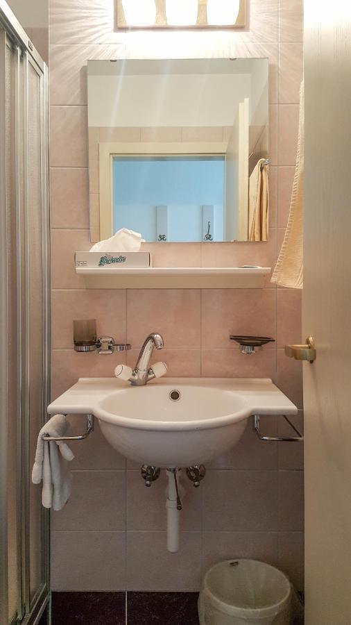 Hotel Les Berges Chippis Екстериор снимка