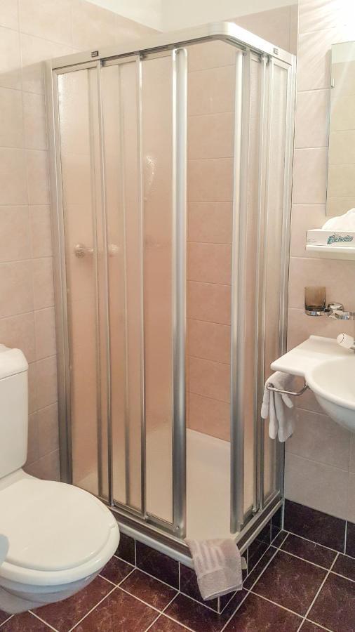 Hotel Les Berges Chippis Екстериор снимка