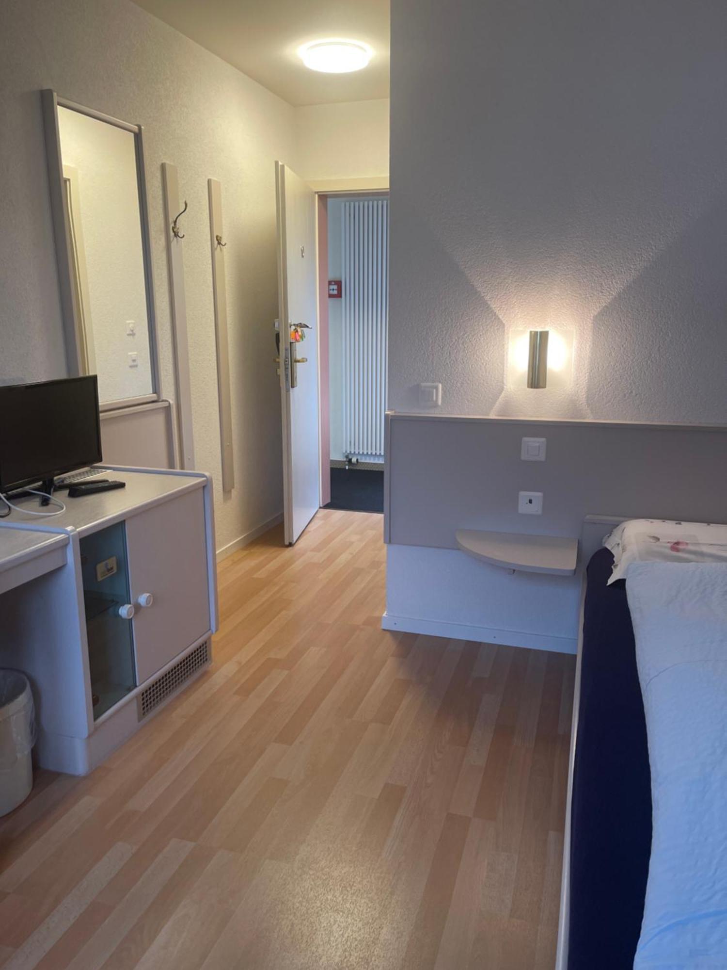 Hotel Les Berges Chippis Екстериор снимка