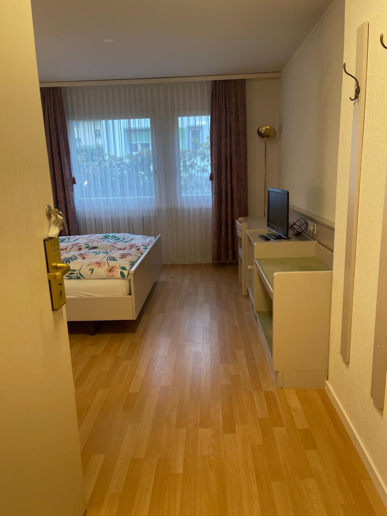 Hotel Les Berges Chippis Екстериор снимка