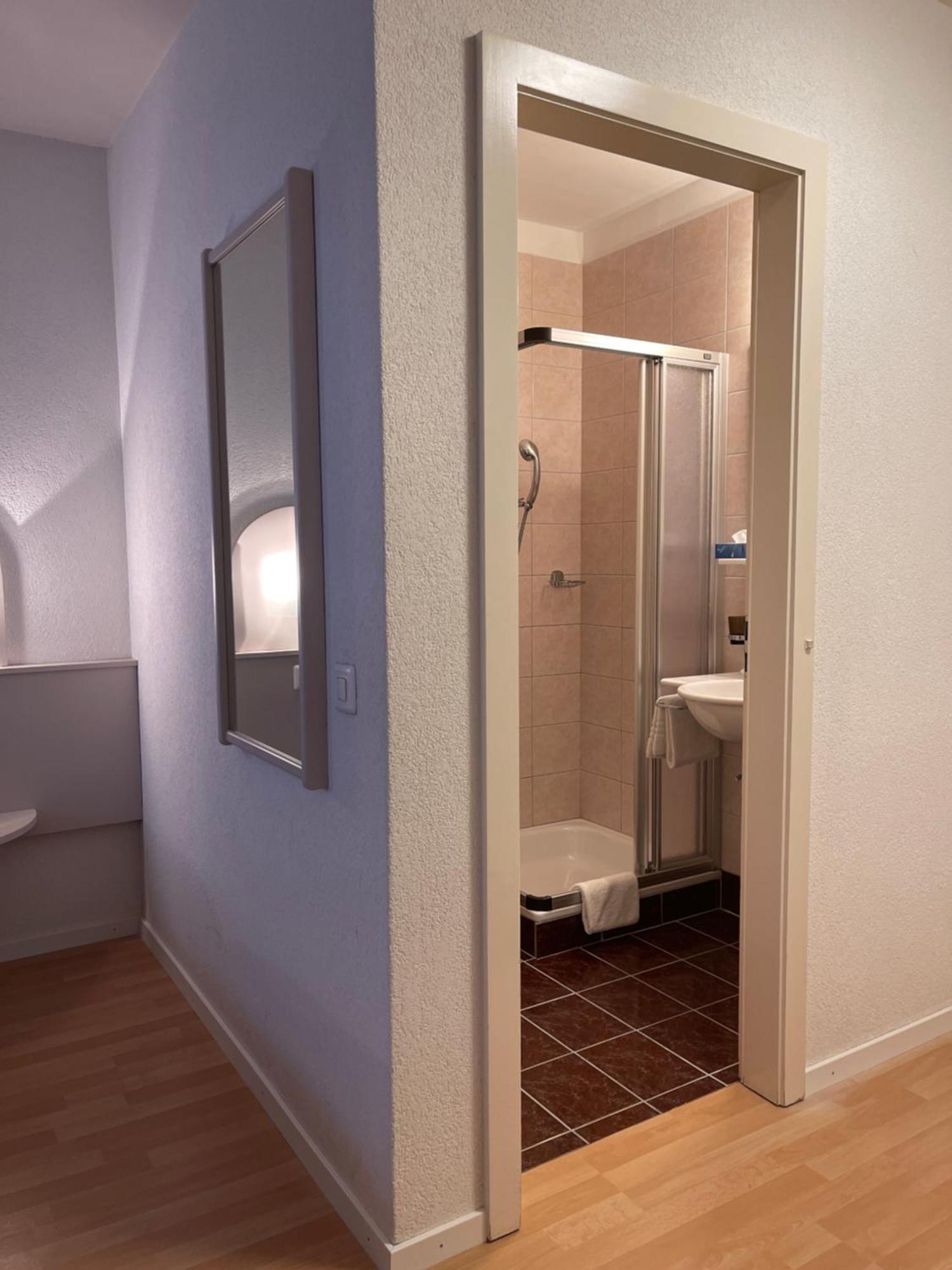 Hotel Les Berges Chippis Екстериор снимка