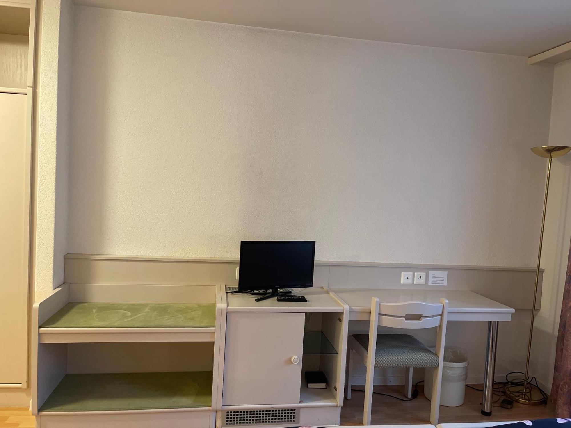 Hotel Les Berges Chippis Екстериор снимка