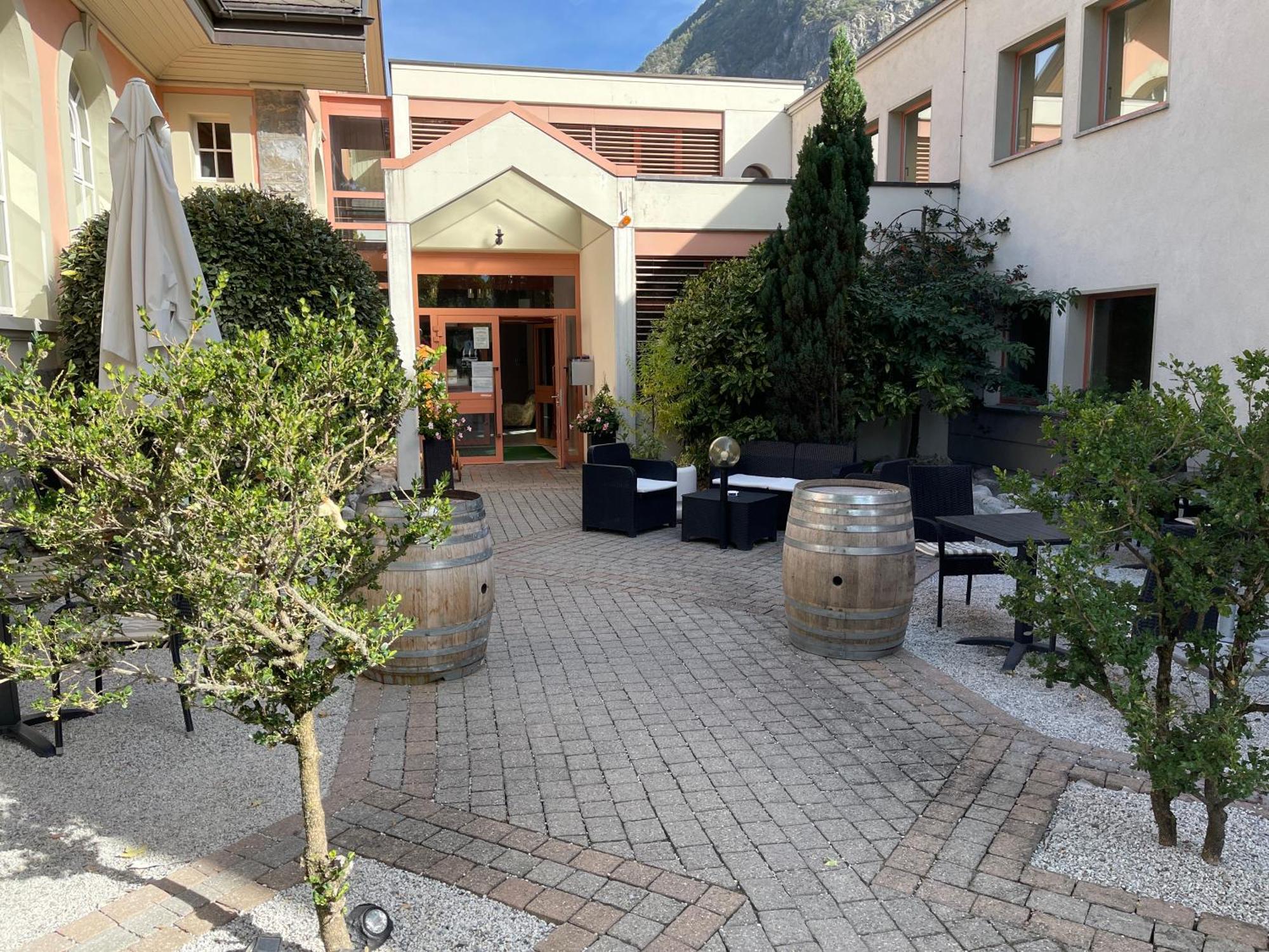 Hotel Les Berges Chippis Екстериор снимка
