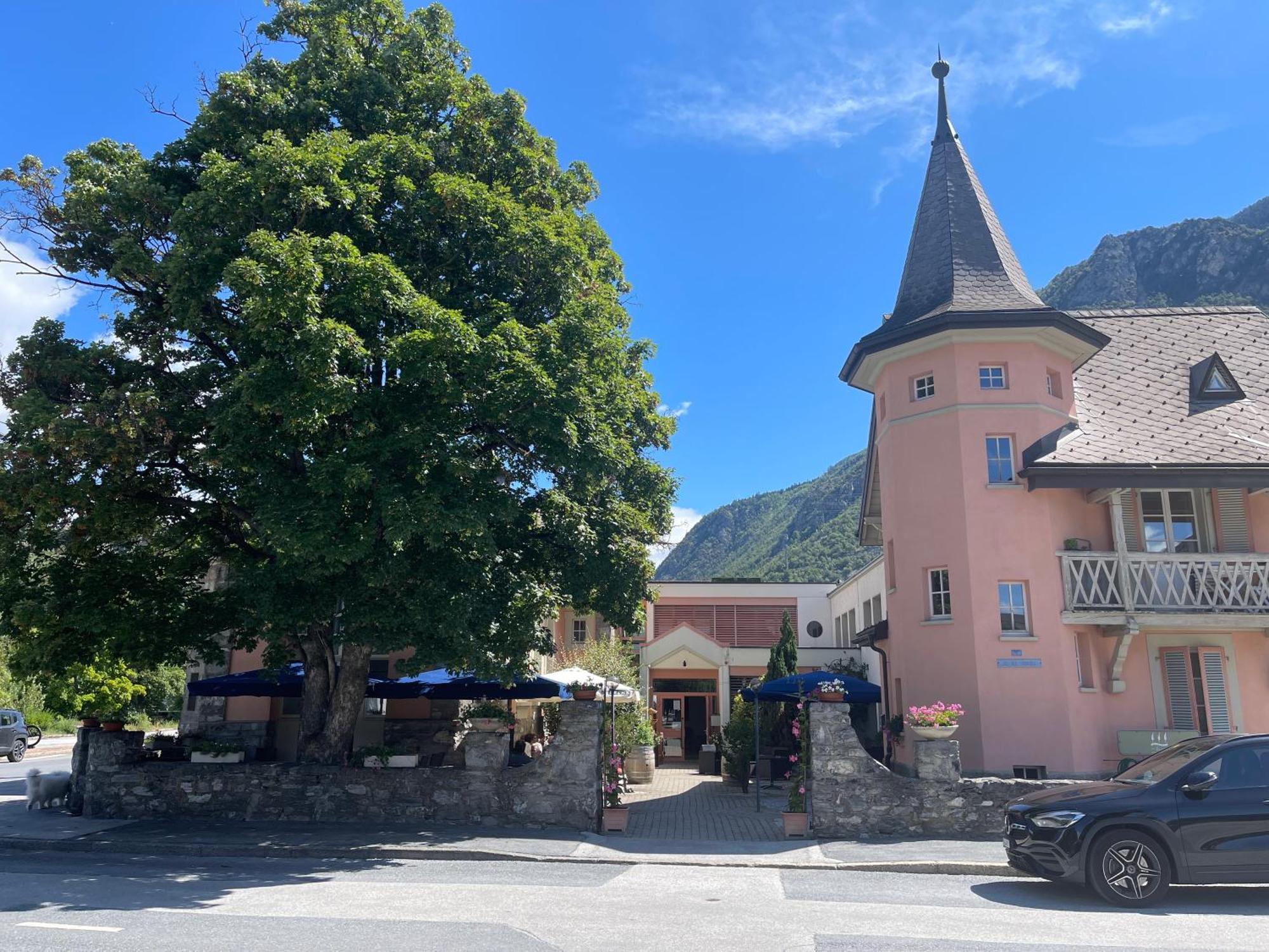 Hotel Les Berges Chippis Екстериор снимка