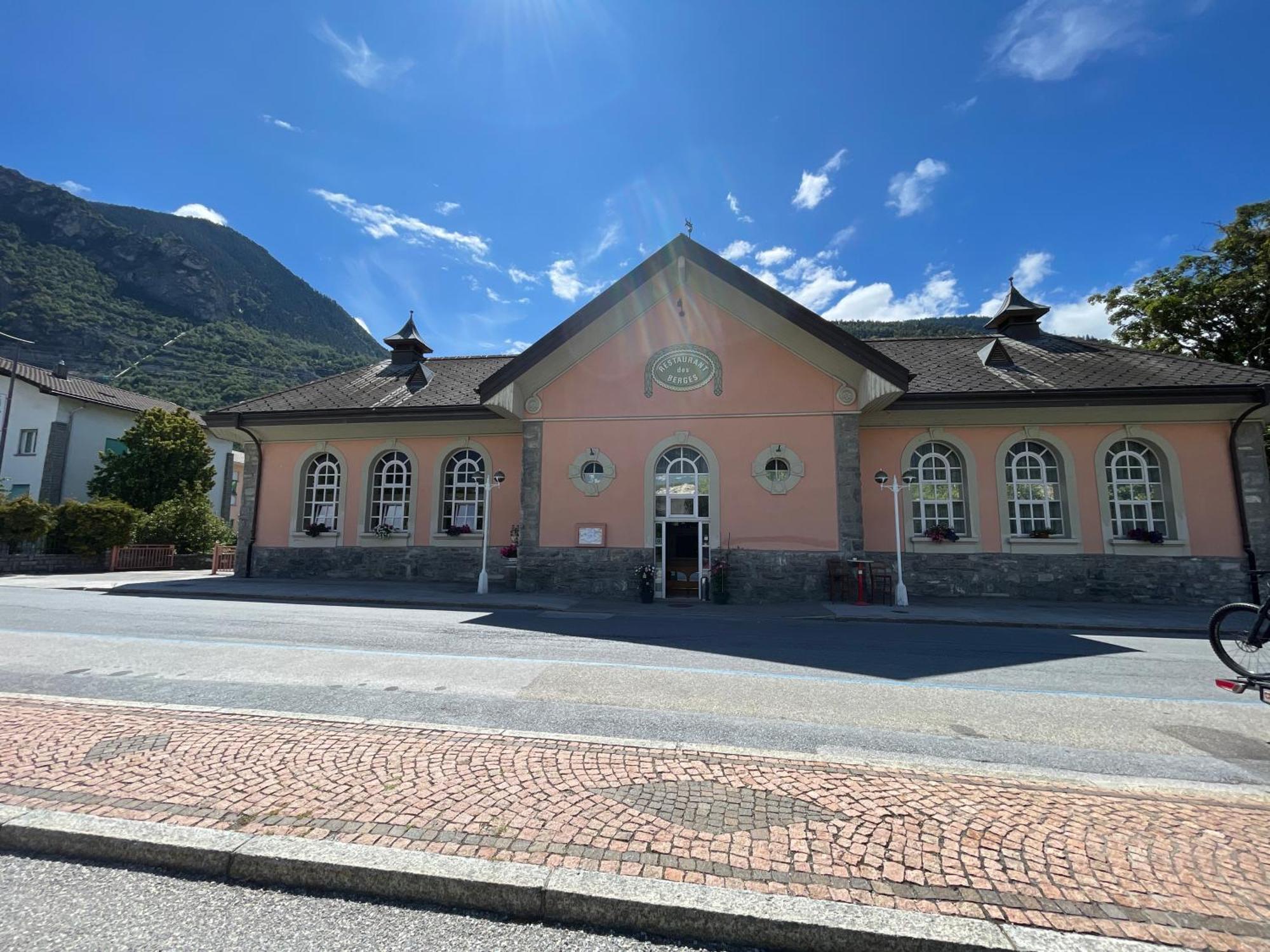 Hotel Les Berges Chippis Екстериор снимка